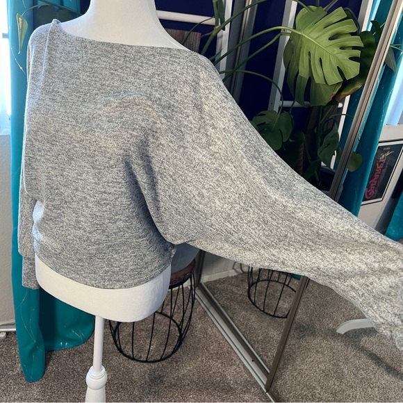 Fashion nova off the shoulder blousey crop sweater - Picture 3 of 4